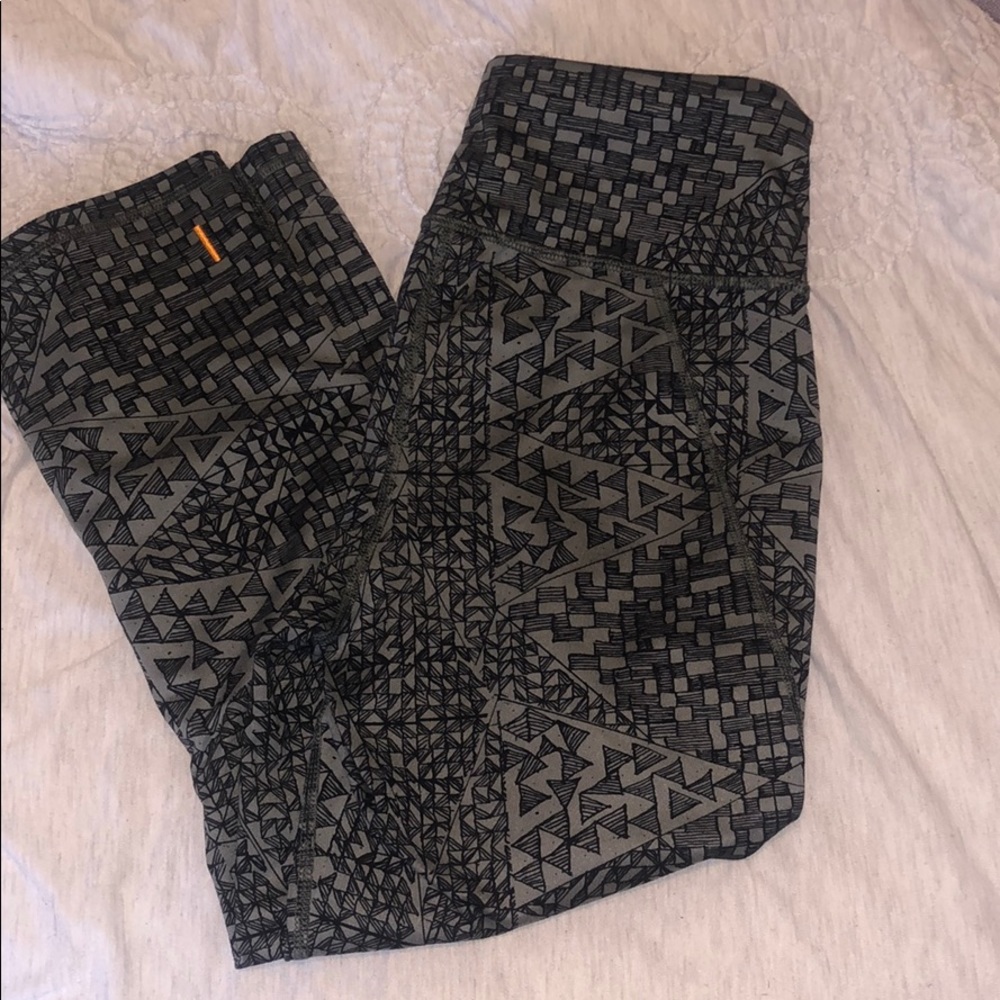 Athletic leggings